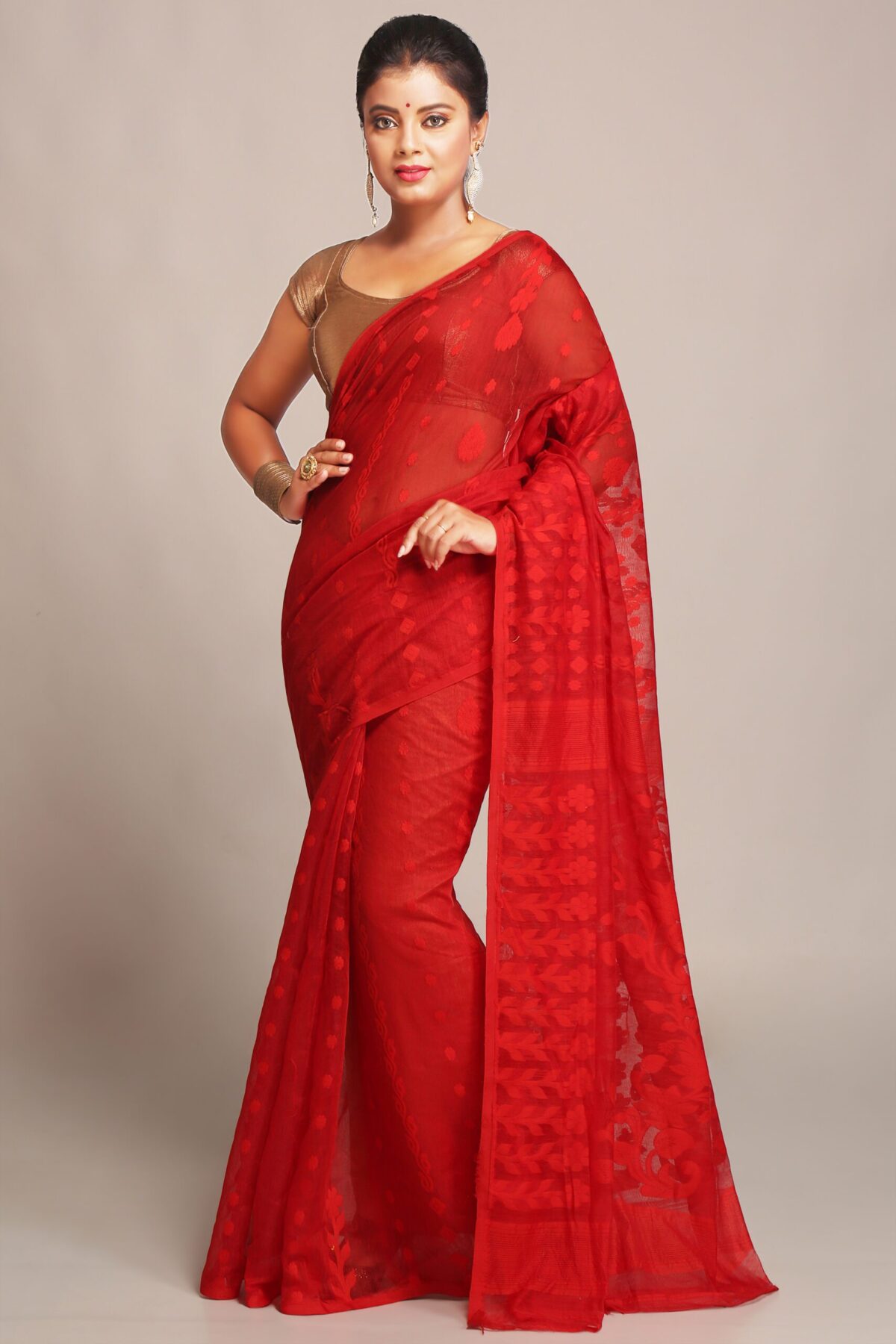 red dhakai flower jamdani